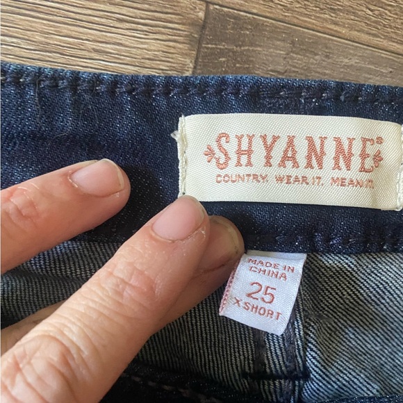 Shyanne jeans worn maybe once too big for me - Picture 3 of 3
